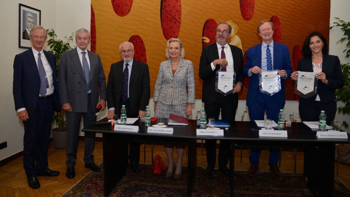 Facing the uncertainty together. Role of the Regional cooperation in Central and Eastern Europe.